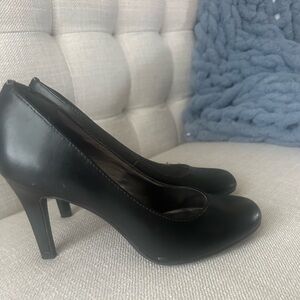 Liz Claiborne Flex Pumps in Black Matte Size 6.5M